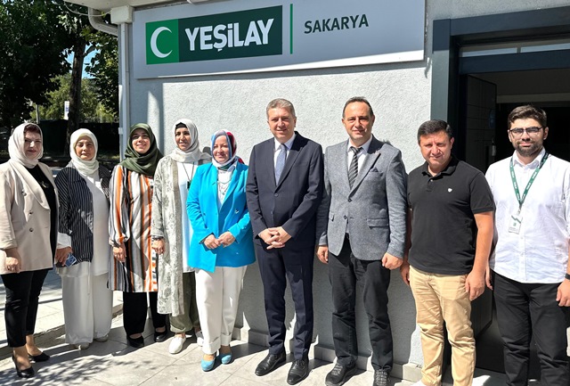 Milletvekili Ertuğrul Kocacık'tan Yeşilay Sakarya Şubesine destek ziyareti  (2)
