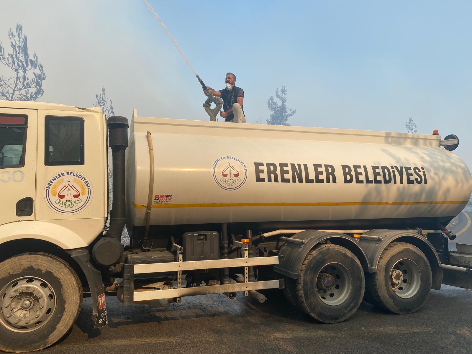 Erenler Beledi̇yesi̇’nden Yangin Bölgesi̇ne Tüm İmkanlar İle Destek (7)