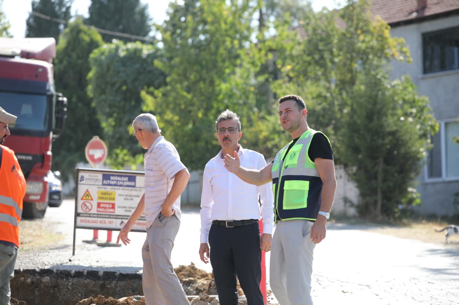 Başkan Şenol Di̇nç Doğal Gaz Çalişmalarini Yeri̇nde İnceledi̇ (3)