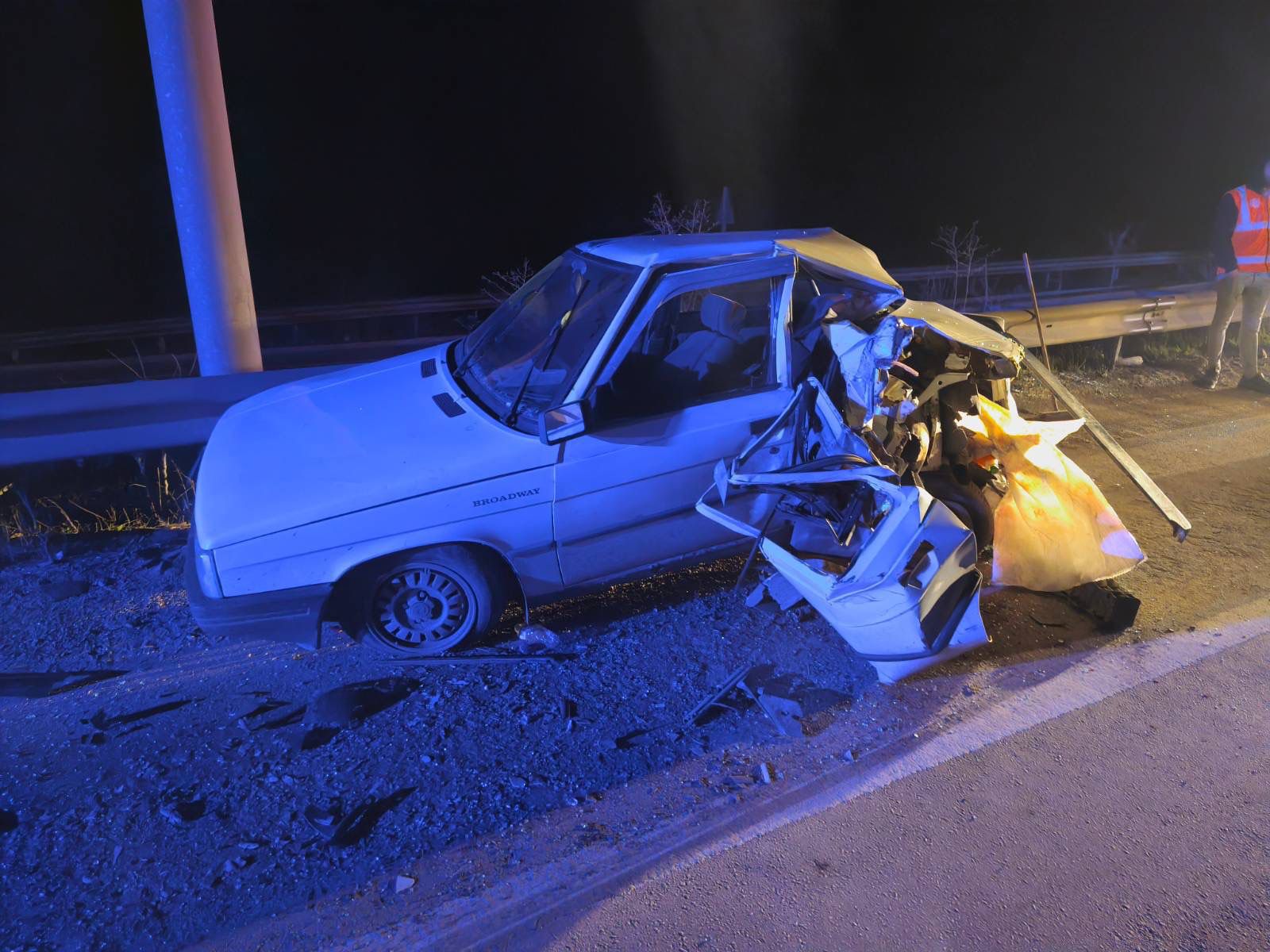 A A 20251121 39766282 39766281 B I L E C I K T E C E K I C I N I N P A R K H A L I N D E K I O T O M O B I L E C A R P T I G I K A Z A D A 1 K I S I Y A R A L A N D I