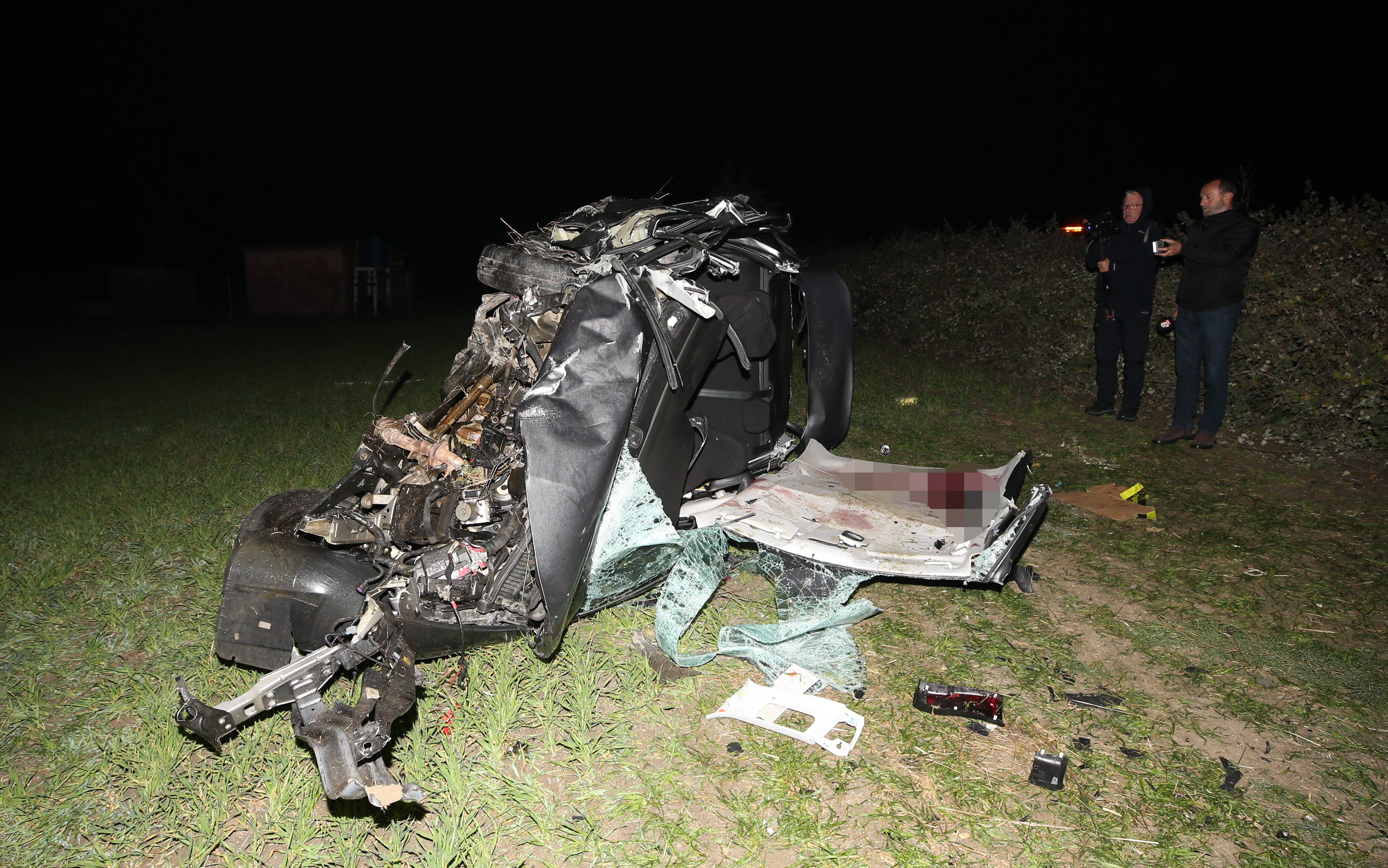 A A 20251221 40037653 40037652 C A N A K K A L E D E I K I O T O M O B I L I N C A R P I S T I G I K A Z A D A 5 K I S I O L D U 1 K I S I Y A R A L A N D I