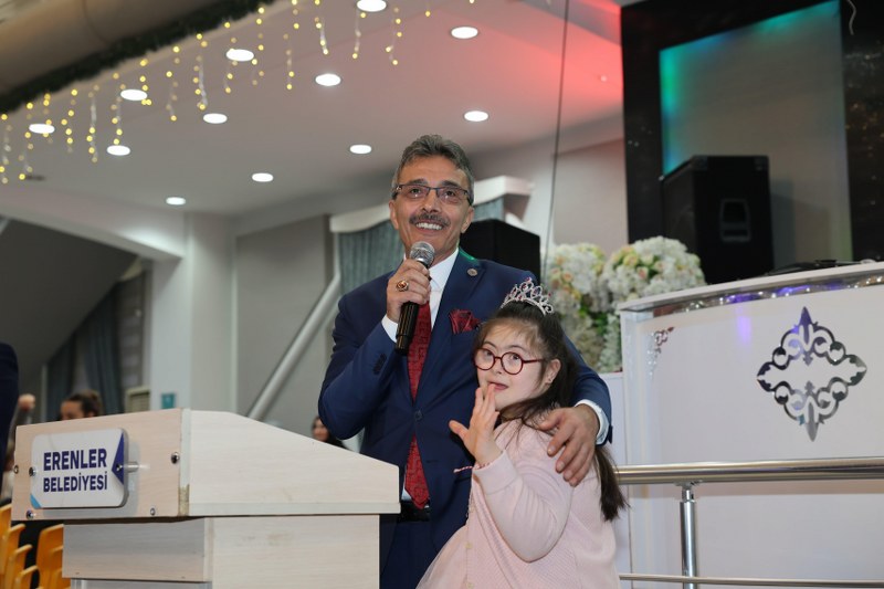 Erenler’de 3 Aralik Dünya Engelli̇ler Günü Coşkuyla Kutlandi (12) 800X533