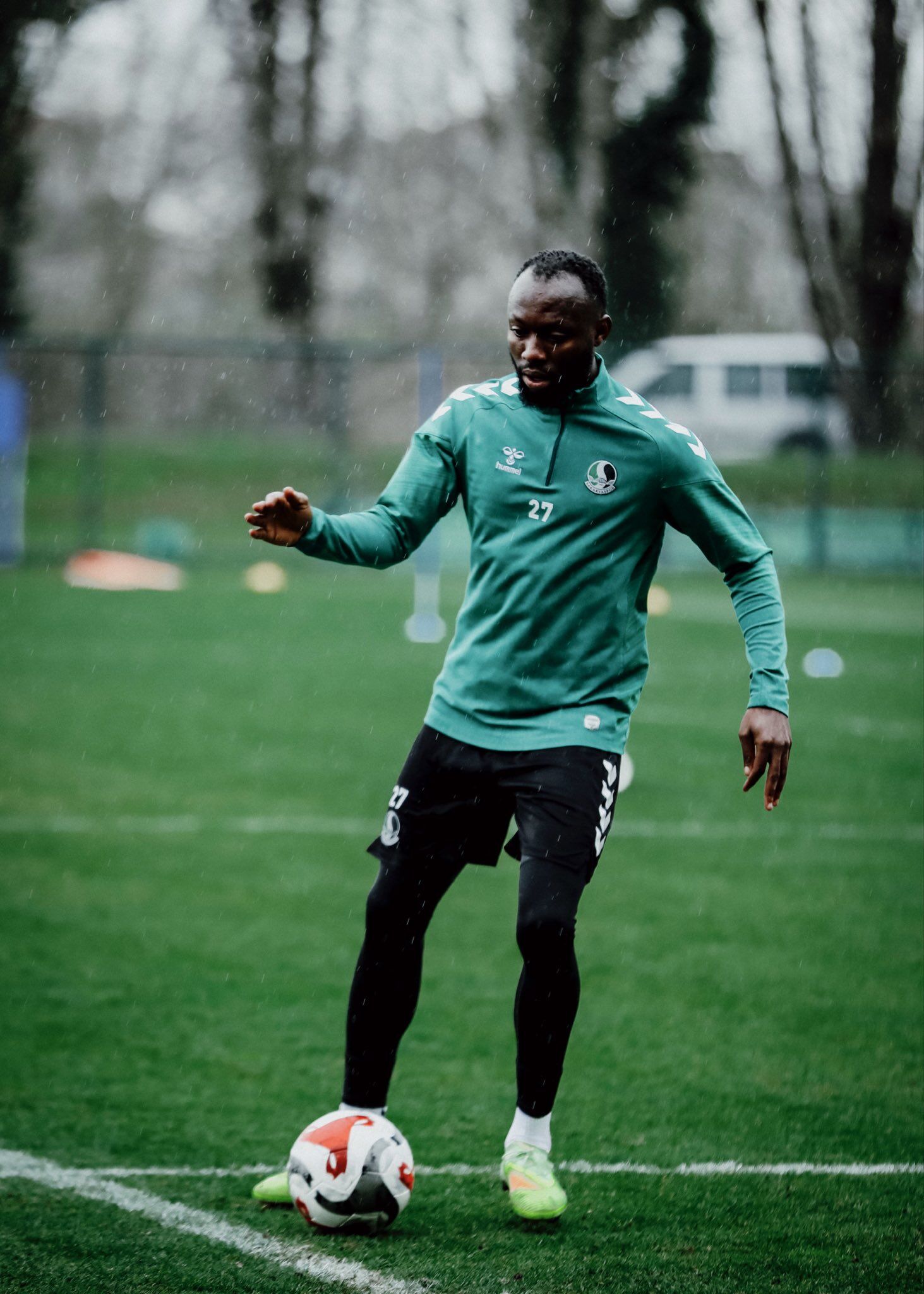 H C G Fk8 X I A A0 Hk T