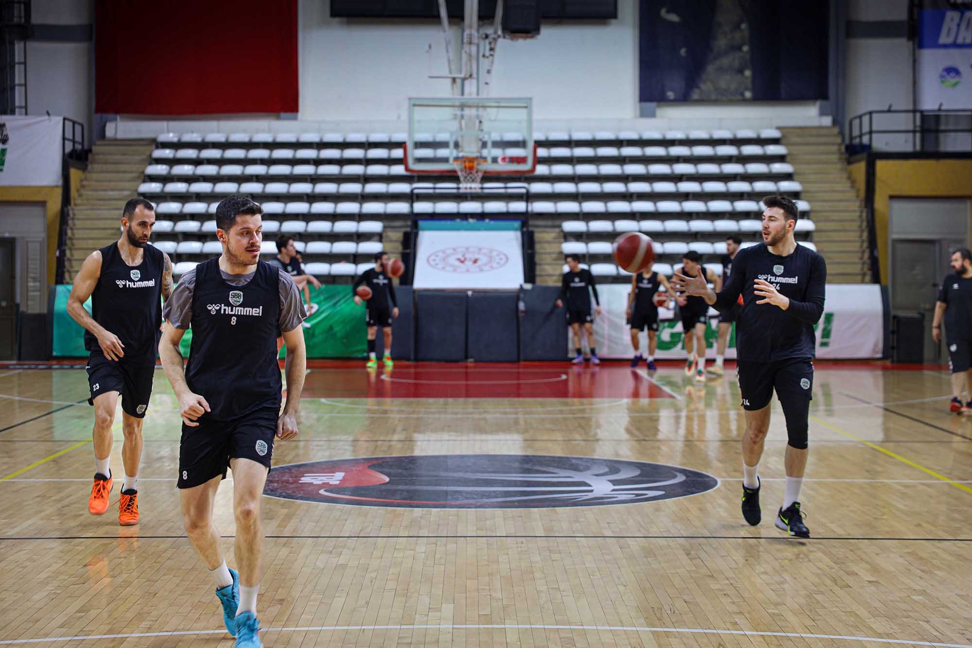 Büyükşehir Basketbol Play-Off Hazırlıklarını Sürdürüyor
