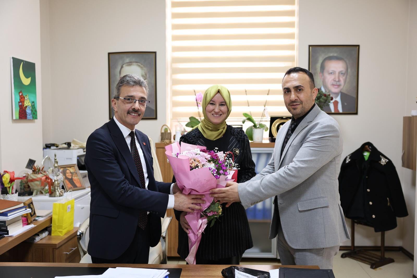 Başkan Şenol Di̇nç 8 Mart Dünya Kadinlar Günü Kapsaminda Çalişma Arkadaşlarini Unutmadi (5)