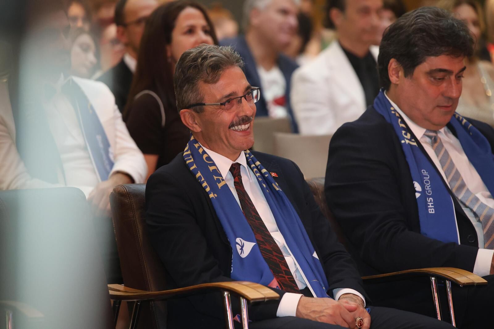 Başkan Şenol Di̇nç’e Hi̇zmet Başari Ödülü (1) (1)