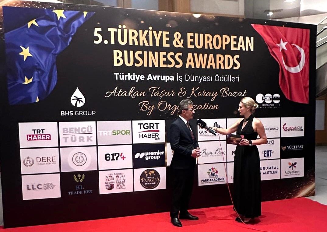 Başkan Şenol Di̇nç’e Hi̇zmet Başari Ödülü (3)