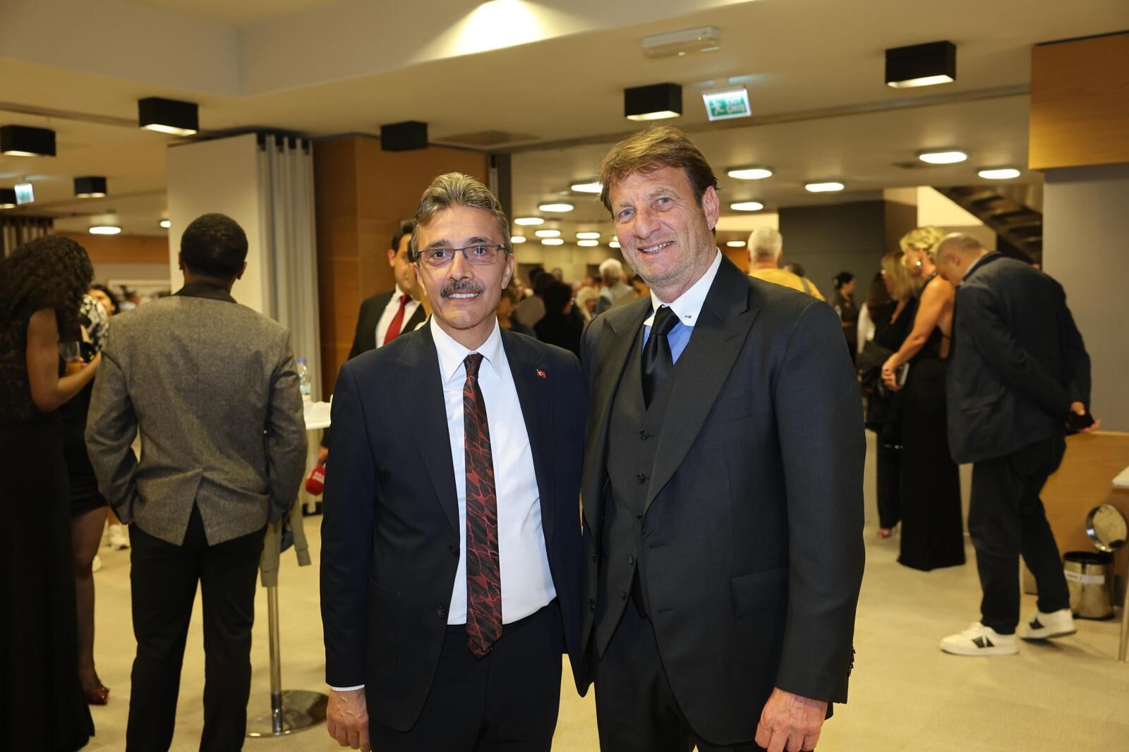 Başkan Şenol Di̇nç’e Hi̇zmet Başari Ödülü (4)
