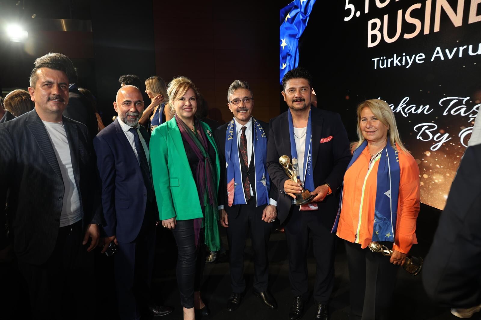 Başkan Şenol Di̇nç’e Hi̇zmet Başari Ödülü (6)