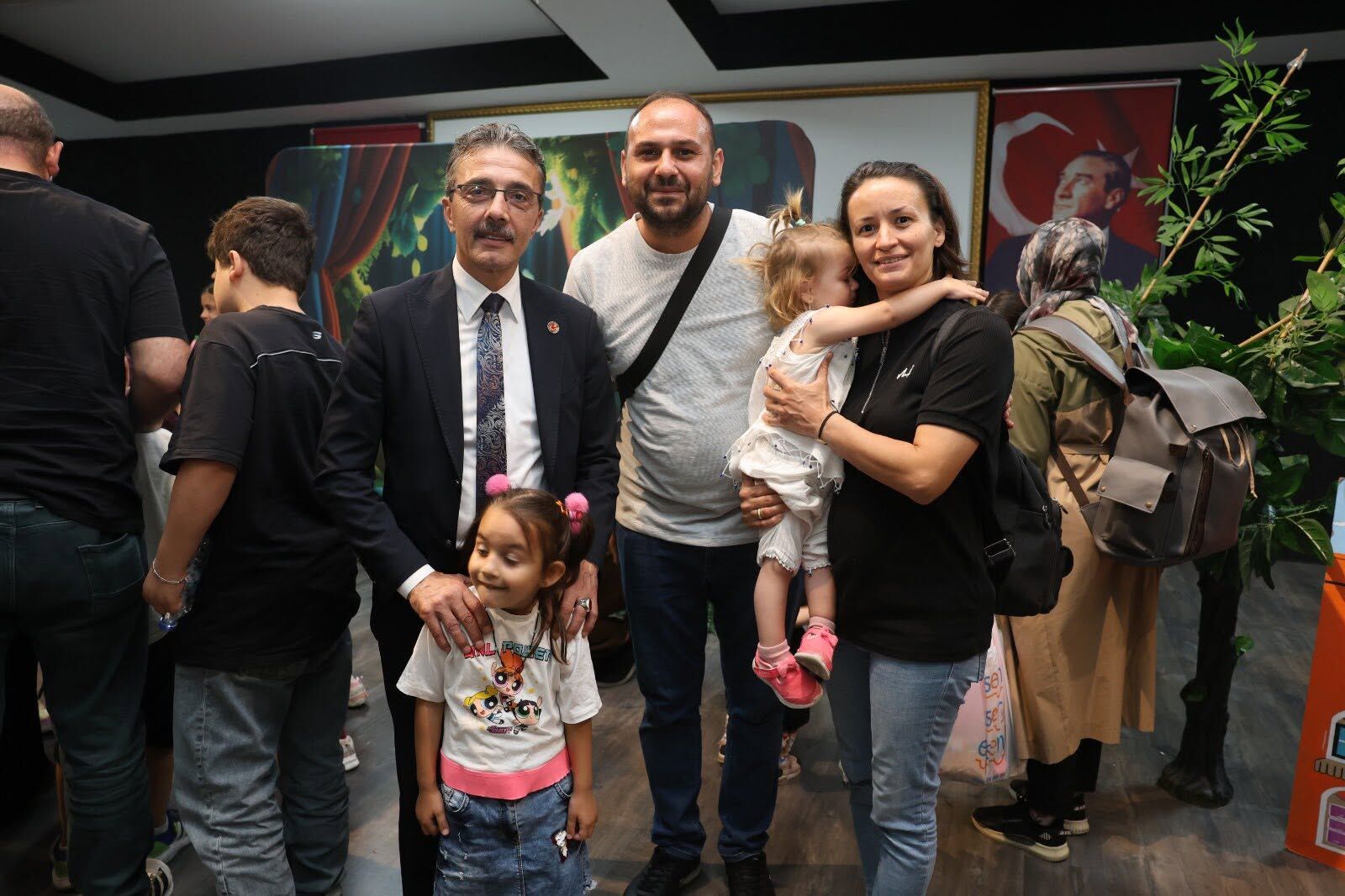 Erenler’de Çocuklar Ti̇yatro Programinda Buluştu (3)