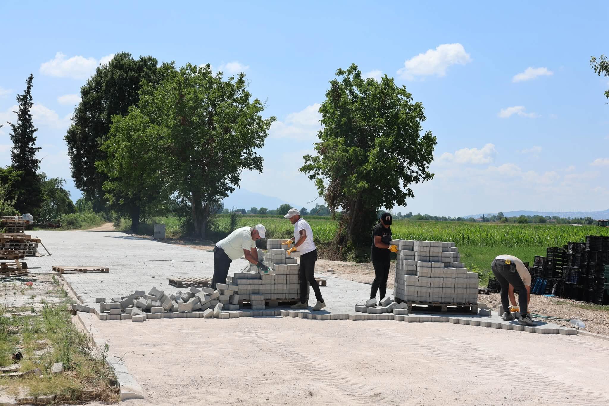 Erenler’de Kirsal Mahallelere Hi̇zmet Seferberli̇ği̇ Sürüyor (3)