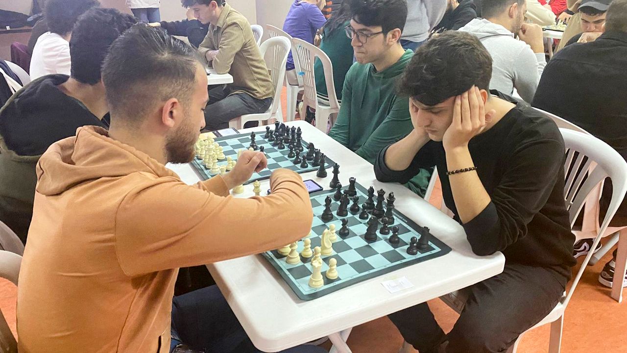 Satranç Turnuvası’nda Mücadele Ettiler