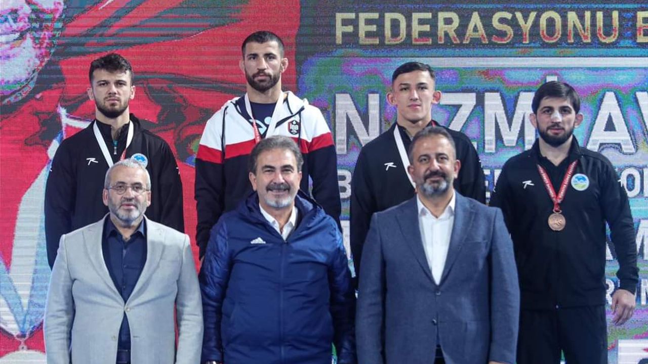 Büyükşehir Güreşçileri Türkiye Şampiyonası’nda Mindere Çıktı