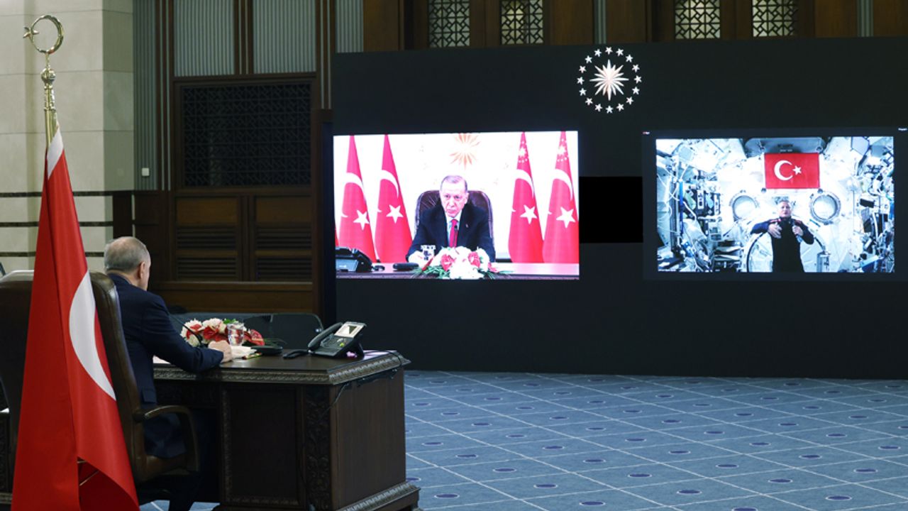 Cumhurbaşkanı Erdoğan, İlk Türk Astronot Gezeravcı İle Görüştü