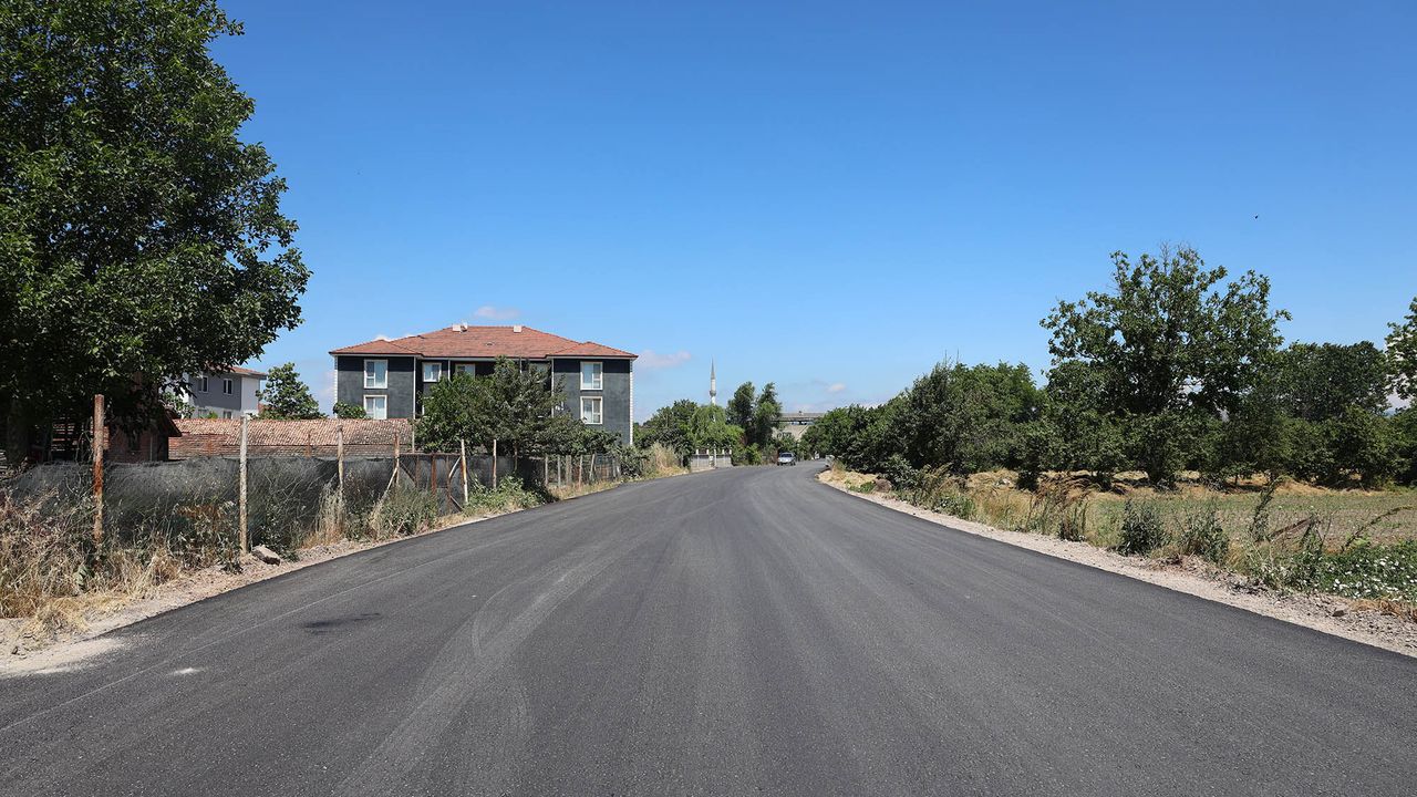 Söğütlü’de Vatandaşın Memnuniyetini Kazanan Ulaşım Hamlesi