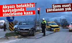 Akyazı Batakköy kavşağında zincirleme kaza