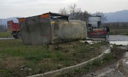 Peynir suyu yüklü tanker devrildi