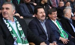 Ahmet Davutoğlu Sakaryaspor maçını izledi