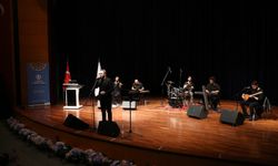 Ünlü ezgi sanatçısı Mustafa Cihat kampüste konser verdi