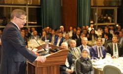 Ayhan Sefer Üstün Davutoğlu'nun iftar programına katıldı