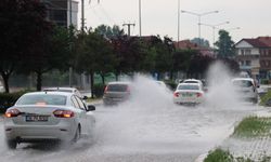 Yollar göle döndü: Sakarya'dan yağmur manzaraları