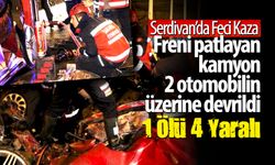 Freni patlayan kamyon 2 otomobilin üzerine devrildi