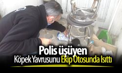 Polis üşüyen köpek yavrusunu ekip otosunda ısıttı
