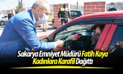 Sakarya Emniyet Müdürü Fatih Kaya'dan Kadınlara Karanfil