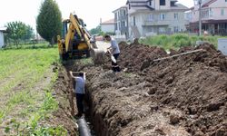 Arifiye Belediyesi Arifbey Mahallesinde Yağmur Suyu Kanal Çalışması Gerçekleştiriyor.