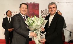 Ahmet Özhan AKM’de Sahne Aldı