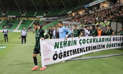 Sakaryasporlu Futbolculardan Nehrin Öğretmenlerine Galibiyet Hediyesi