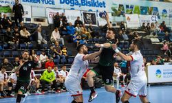 Büyükşehir Hentbol Sahasında Rakiplerine Şans Tanımıyor