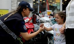 Zabıta Haftası’nda vatandaşa ve esnafa karanfil