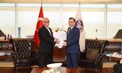 AYM Başkanı Zühtü Arslan, Görevini Kadir Özkaya'ya Devretti