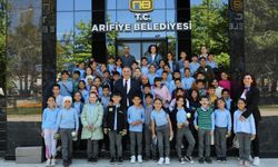 Başkan Karakullukçu, İlkokul Öğrencilerini Belediye'de Ağırladı