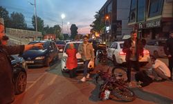 Hendek'te Motosiklet Otomobile Çarptı: 1 Yaralı