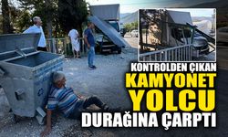 Kamyonet Yolcu Durağına Çarptı