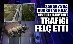 Sakarya'da Devrilen Kamyonet Trafiği Felç Etti