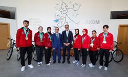 Başkan Alemdar Çin’de Tarih Yazan Dünya Şampiyonlarını Ağırladı