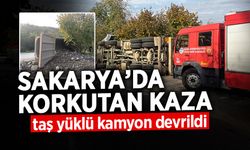 Sakarya'da Korkutan Kaza: Taş Yüklü Kamyon Devrildi