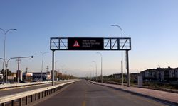 Sürücülere Rehber Olan Dev Ekran Karaman Yolu’nda Farklı Noktaya Alındı