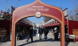 Kitap Sokağı Ramazan Akşamlarında Kitapseverlerin Buluşma Noktası Oldu