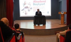 Akademi’de İlk Ders Mesnevi: “Kendini Bilmenin Rehberi”