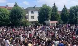 Ali Dilmen İlköğretim Okulu Müdürü Derya Karakavuz'a Çiçek Yağmurlu Veda