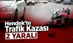 Hendek'te Otomobil ile Motosiklet Çarpıştı: 2 Yaralı