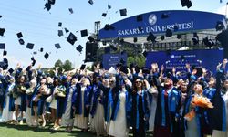 SAU’de Mezuniyet Heyecanı ve Gururu Coşkuyla Başladı