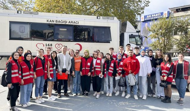 Kan Bağışı Bilinci Oluşturmak İçin Sahadaydılar