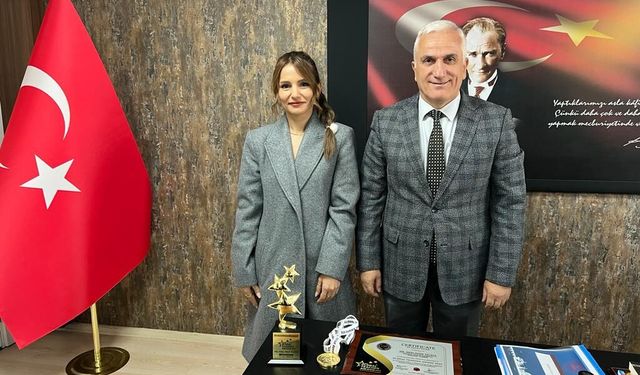 Küresel Öğretmen Ödülünü Kazandı