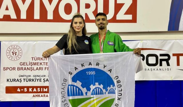 Büyükşehir’den Bir Kupada İki Şampiyonluk