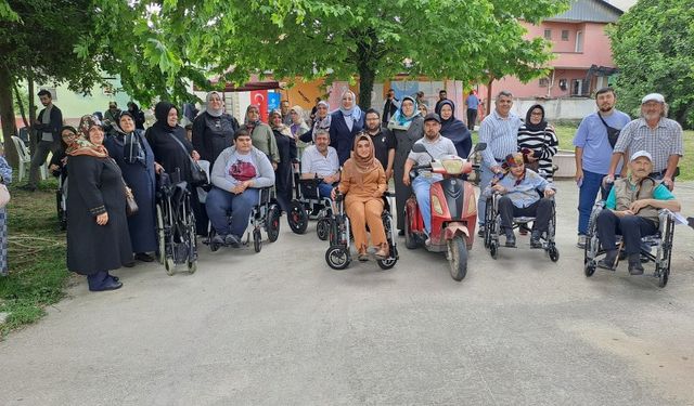 Engellilere Akülü Araba ve Tekerlekli Sandalye Dağıtıldı